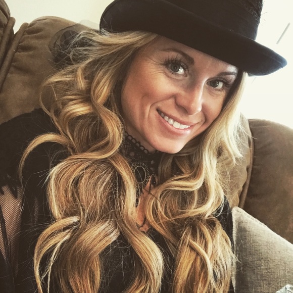 Meet your Posher, Blaine - Picture 2 of 4